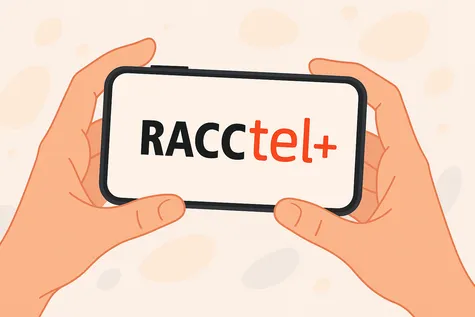 Una persona sostiene un smartphone con el logo de Racctel+, representando sus tarifas móviles.